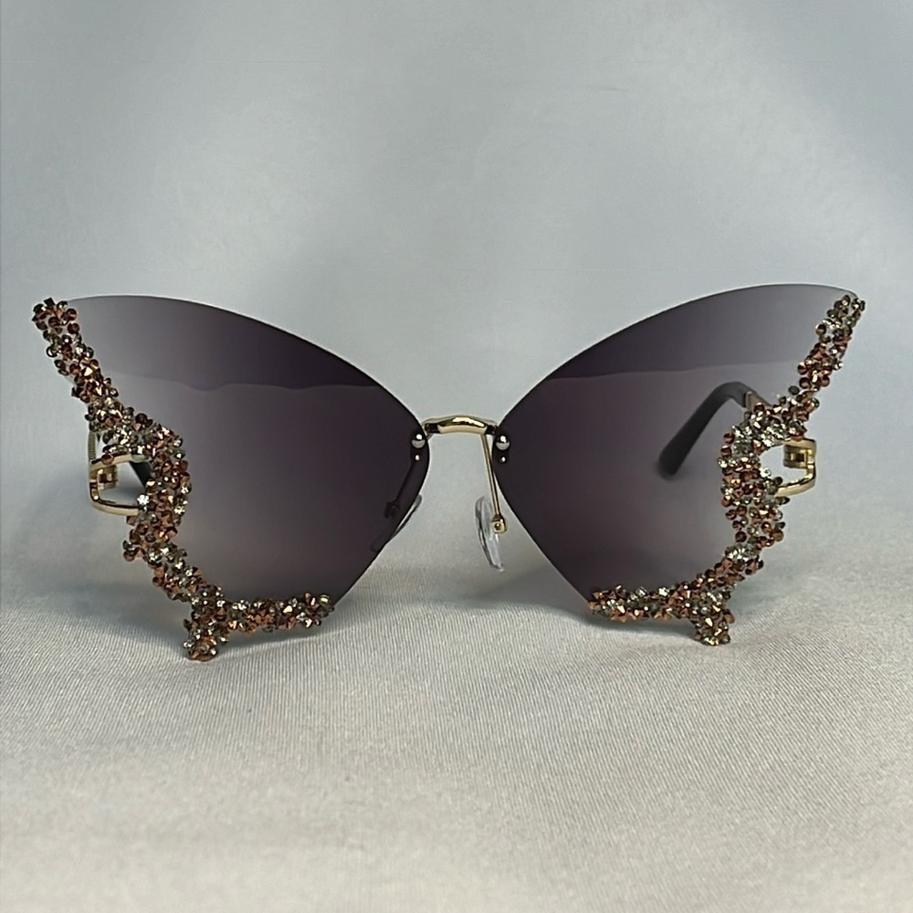DARK GRAY BUTTERFLY SUNGLASSES W/FREE CASE ✨✨✨